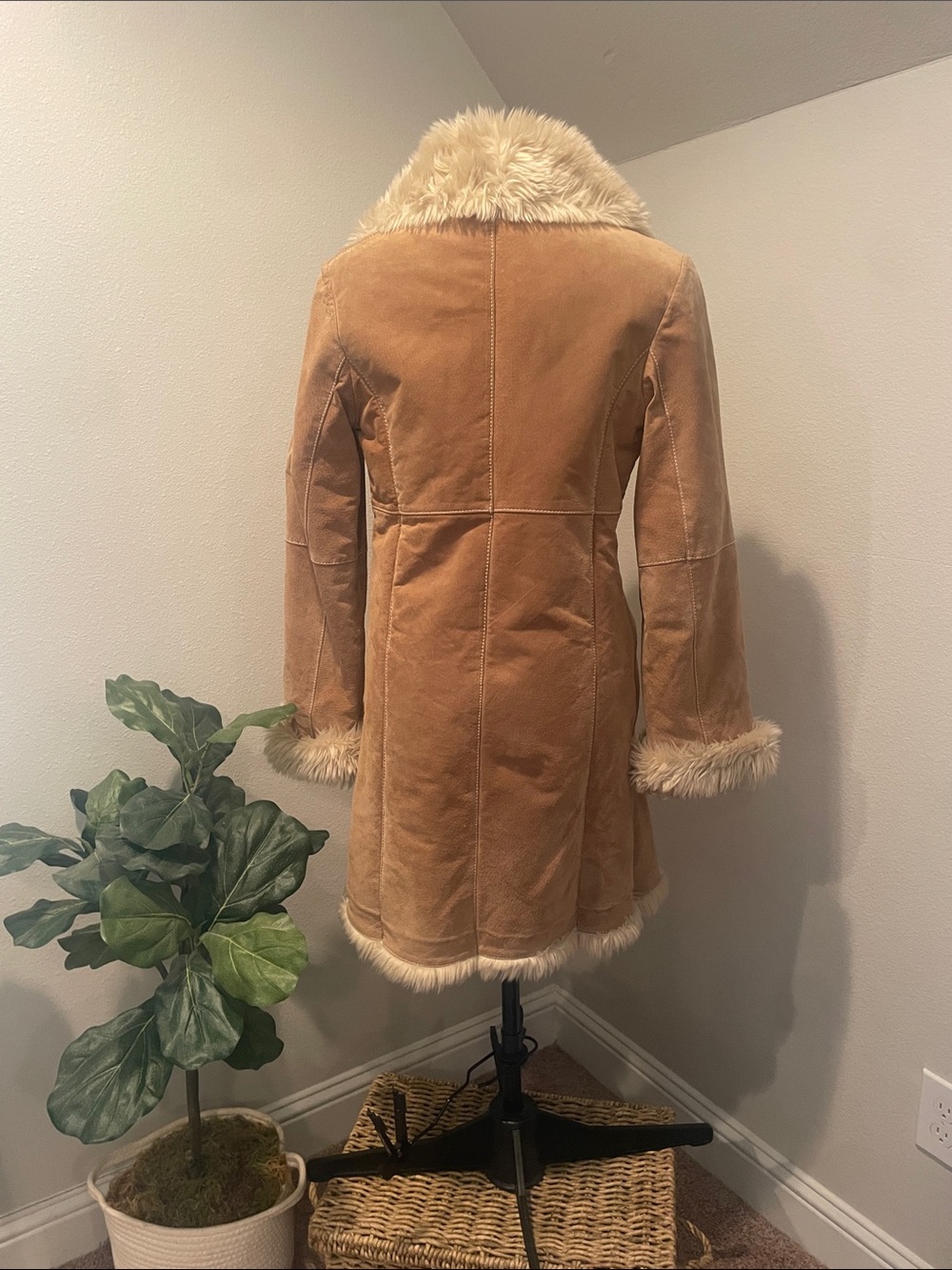Wilsons Leather Tan Suede Teddy Coat with Cream Faux Fur Trim - Picture 2 of 11
